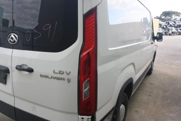 LDV DELIVER 9 07/2020-ON LOCK MECHANISM LEFT BARN DOOR UPPER - Image 10