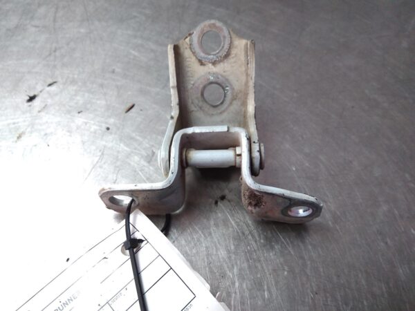 FORD RANGER PX 07/2011-2022 RIGHT FRONT LOWER DOOR HINGE/RUNNER - Image 2