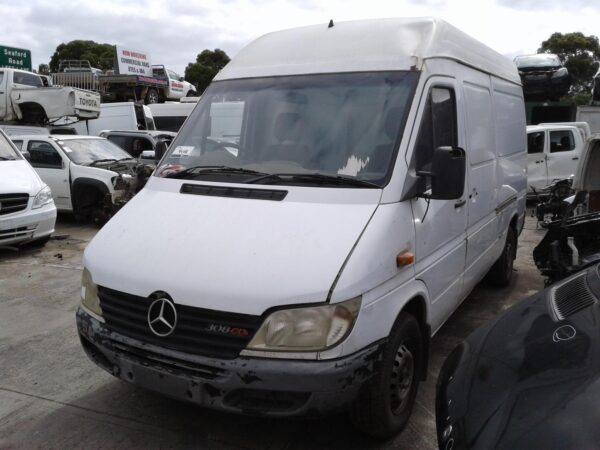 MERCEDES BENZ SPRINTER 02/1998-10/2006 DOOR HANDLE OUTER LEFT FRONT - Image 4