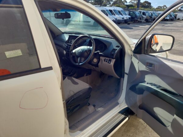 MITSUBISHI TRITON MN 08/2009-04/2015 LEFT REAR BODY SEAL RUBBER - Image 32