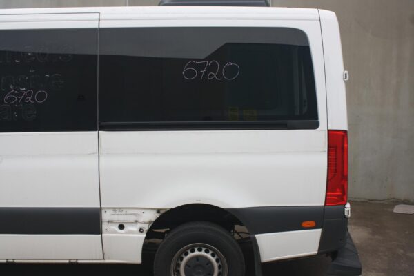 MERCEDES BENZ SPRINTER VS30 05/2018-ON LEFT FRONT 1/4 DOOR GLASS - Image 9