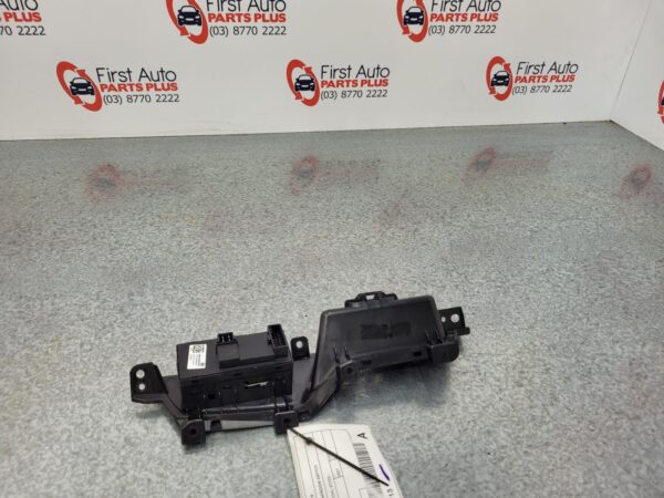 LDV DELIVER 9 07/2020-ON POWER WINDOW RIGHT FRONT MASTER SWITCH - Image 2