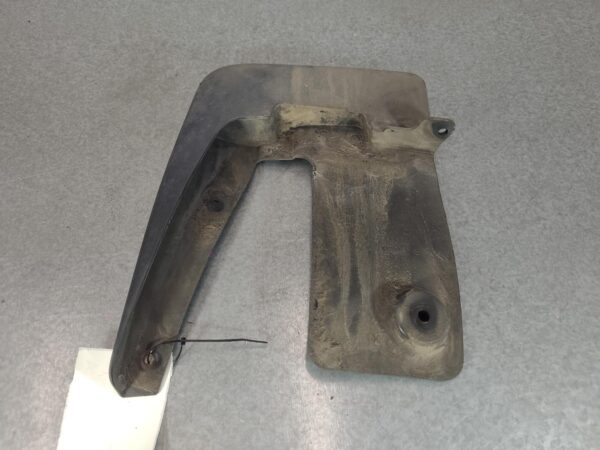 MERCEDES BENZ SPRINTER VS30 05/2018-ON MUD FLAPS RIGHT FRONT - Image 2