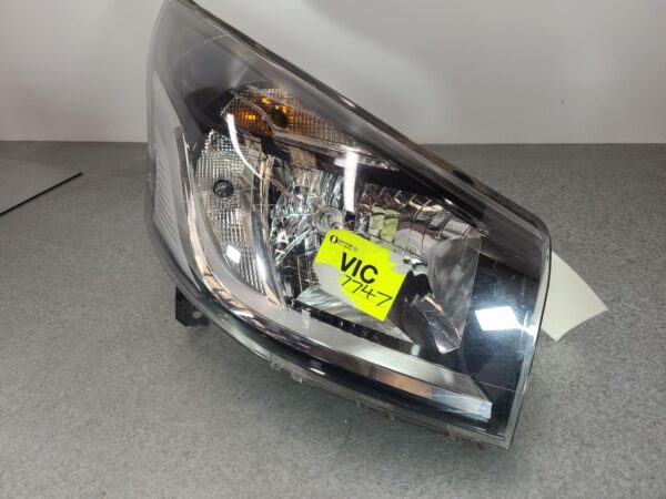RENAULT TRAFIC X82 01/2015-12/2021 RIGHT HEADLAMP W/ HALOGEN TYPE - Image 4