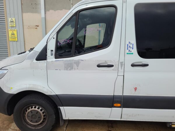 MERCEDES BENZ SPRINTER VS30 05/2018-ON FRONT LEFT QUARTER PANEL MOULD VAN - Image 20