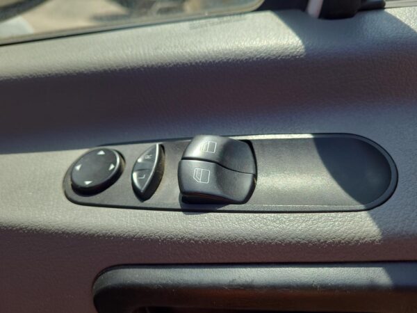 MERCEDES BENZ SPRINTER NCV3 10/2006-04/2018 RIGHT FRONT DOOR WINDOW - Image 20