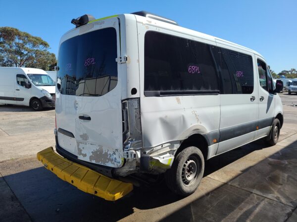 MERCEDES BENZ SPRINTER 05/2018-ON RADIATOR AUTOMATIC T/M 3.0L DIESEL RWD - Image 9