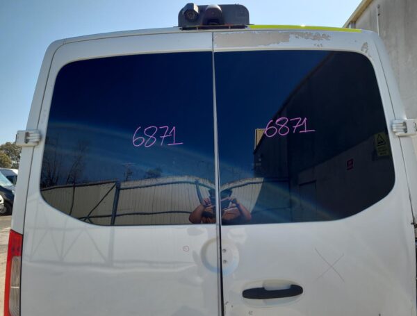 MERCEDES BENZ SPRINTER VS30 05/2018-ON RIGHT GLASS BARN DOOR VAN - Image 15