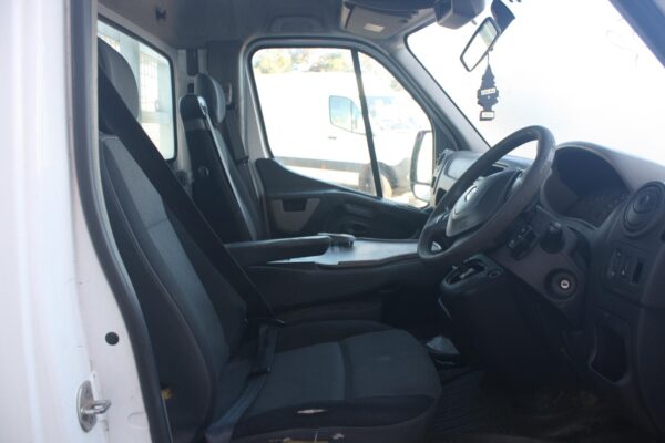 RENAULT MASTER X62 09/2011-ON RIGHT FRONT DOOR CAB CHASSIS - Image 12