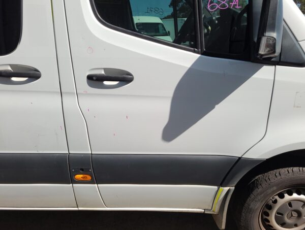 MERCEDES BENZ SPRINTER VS30 05/2018-ON RIGHT REAR SLIDING DOOR WINDOW GLASS - Image 11