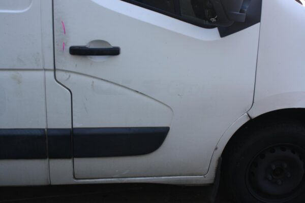 RENAULT MASTER X62 09/2011-ON RIGHT FRONT BODY/DOOR MOULD NEXT TO FRONT DOOR - Image 11