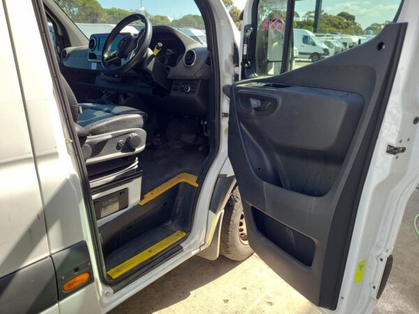 MERCEDES BENZ SPRINTER 05/2018-ON RADIATOR AUTOMATIC T/M 3.0L DIESEL RWD - Image 16