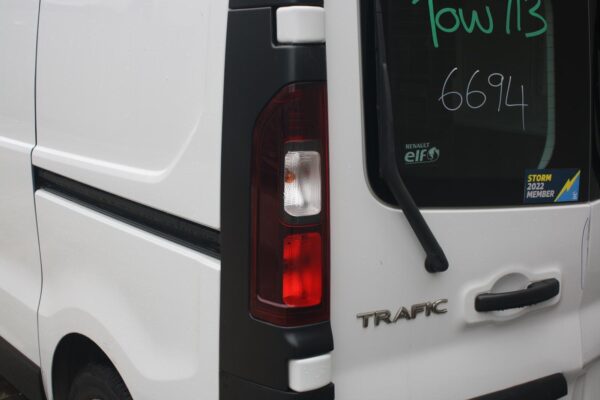 RENAULT TRAFIC X82 01/2015-ON UPPER LEFT TAILLIGHT IN BODY - Image 15