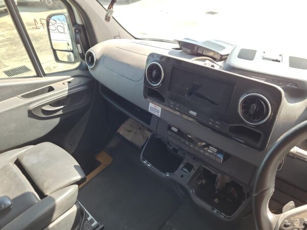 MERCEDES BENZ SPRINTER VS30 05/2018-ON RIGHT REAR SLIDING DOOR WINDOW GLASS - Image 21