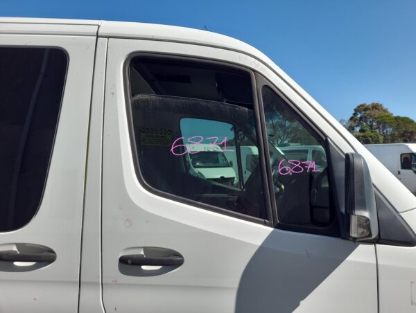 MERCEDES BENZ SPRINTER VS30 05/2018-ON RIGHT REAR SLIDING DOOR WINDOW GLASS - Image 10