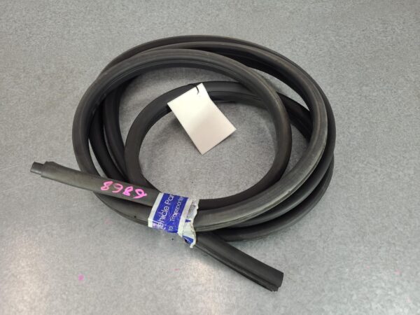 RENAULT MASTER X62 09/2011-ON LEFT FRONT RUBBER SEAL - Image 2