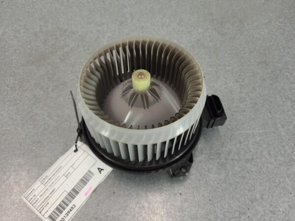 TOYOTA HIACE TRH/KDH 03/2005-04/2019 HEATER FAN MOTOR FRONT - Image 2