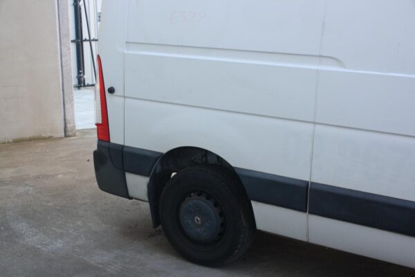 RENAULT MASTER X62 09/2011-ON RIGHT FRONT BODY/DOOR MOULD NEXT TO FRONT DOOR - Image 23