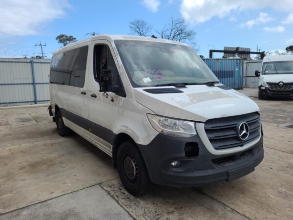 MERCEDES BENZ SPRINTER VS30 05/2018-ON FRONT LEFT QUARTER PANEL MOULD VAN - Image 10
