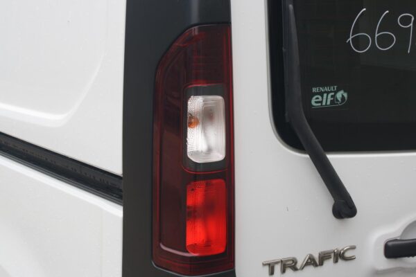 RENAULT TRAFIC X82 01/2015-ON UPPER LEFT TAILLIGHT IN BODY - Image 17