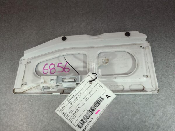 MERCEDES BENZ SPRINTER VS30 05/2018-ON FUEL DOOR / FILLER - Image 4