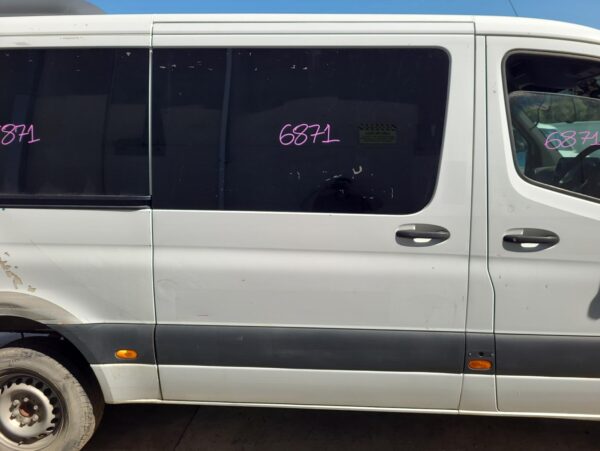 MERCEDES BENZ SPRINTER VS30 05/2018-ON RIGHT GLASS BARN DOOR VAN - Image 10