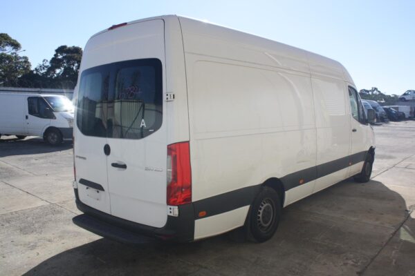 MERCEDES BENZ SPRINTER VS30 05/2018-ON RIGHT FRONT RUBBER SEAL VAN/CAB CHASSIS - Image 5