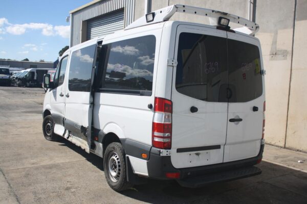 MERCEDES BENZ SPRINTER NCV3 10/2006-04/2018 LEFT FRONT HUB ASSEMBLY - Image 7