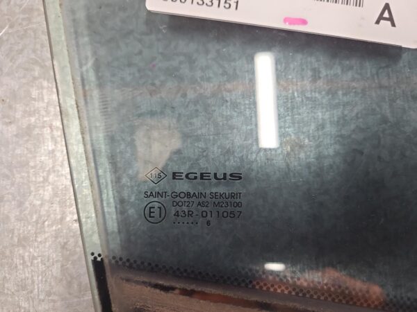 RENAULT TRAFIC X82 01/2015-ON RIGHT FRONT 1/4 DOOR GLASS - Image 2