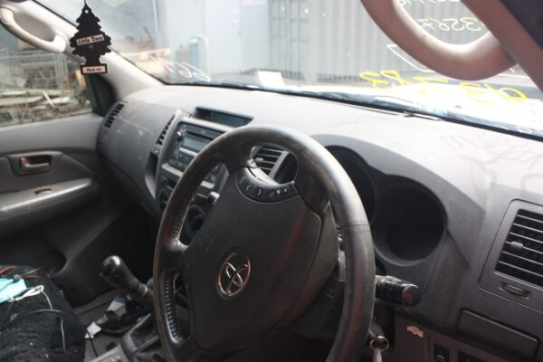 TOYOTA HILUX 02/2005-06/2011 LEFT TRIM KICK PANEL LIGHT GREY - Image 12