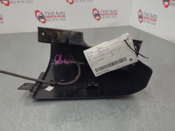 RENAULT TRAFIC X82 01/2015-2023 LEFT TAILLIGHT UPPER FILLER PANEL W/ WASHER JET - Image 4