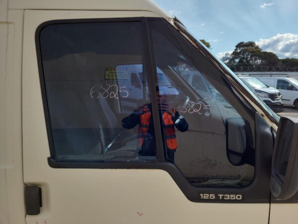 FORD TRANSIT VH-VJ 08/2001-03/2004 RIGHT FRONT 1/4 DOOR GLASS - Image 12