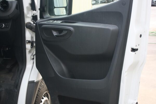 MERCEDES BENZ SPRINTER VS30 05/2018-2022 DOOR HANDLE OUTER LEFT FRONT - Image 12
