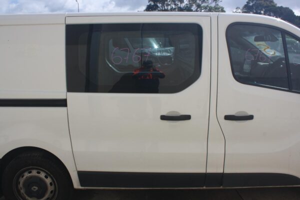 RENAULT TRAFIC X82 01/2015-ON RIGHT FRONT 1/4 DOOR GLASS - Image 9