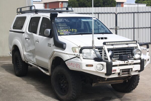 TOYOTA HILUX 02/2005-06/2011 LEFT TRIM KICK PANEL LIGHT GREY - Image 5