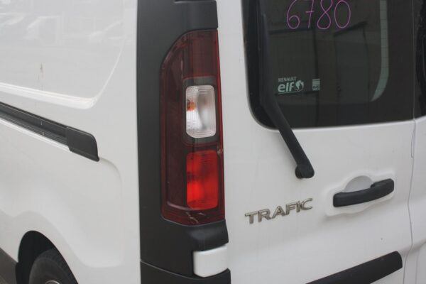 RENAULT TRAFIC X82 01/2015-2023 LEFT TAILLIGHT UPPER FILLER PANEL W/ WASHER JET - Image 9