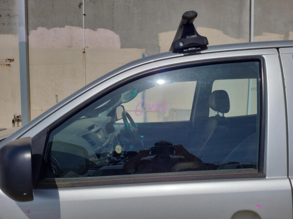 TOYOTA HILUX 03/2005-08/2015 UPPER LEFT FRONT DOOR HINGE/RUNNER - Image 12