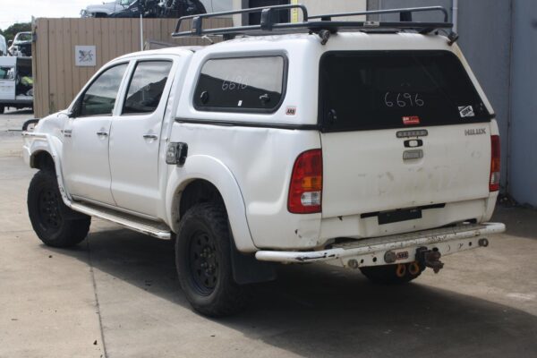 TOYOTA HILUX 02/2005-06/2011 RIGHT TRIM KICK PANEL LIGHT GREY - Image 6