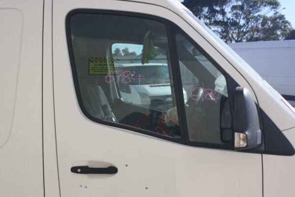 MERCEDES BENZ SPRINTER VS30 05/2018-ON RIGHT FRONT RUBBER SEAL VAN/CAB CHASSIS - Image 6