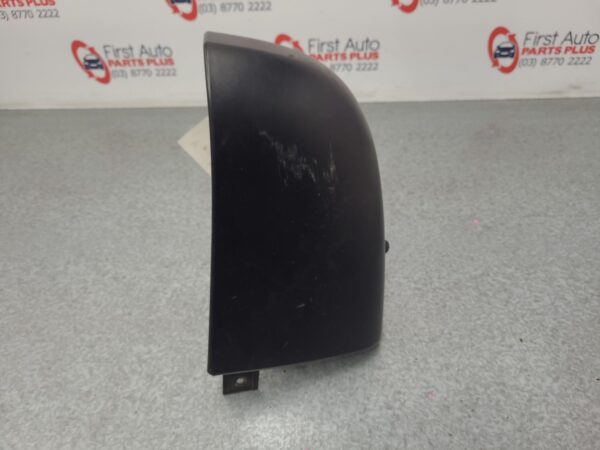 RENAULT TRAFIC X82 01/2015-2023 LEFT TAILLIGHT UPPER FILLER PANEL W/ WASHER JET - Image 3