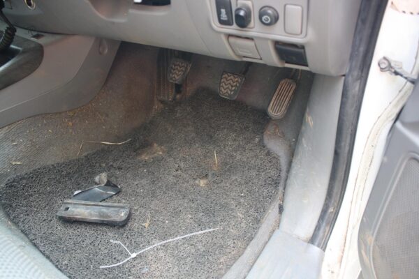 TOYOTA HILUX 02/2005-06/2011 RIGHT TRIM KICK PANEL LIGHT GREY - Image 11