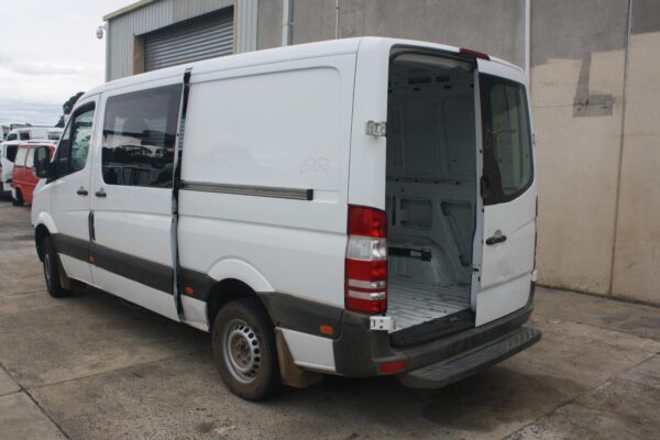 MERCEDES BENZ SPRINTER NCV3 10/2006-04/2018 RIGHT FRONT DOOR WINDOW - Image 3