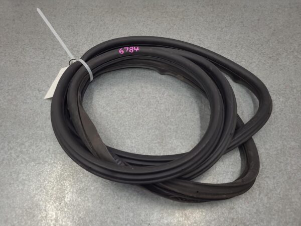 MERCEDES BENZ SPRINTER VS30 05/2018-ON RIGHT FRONT RUBBER SEAL VAN/CAB CHASSIS - Image 2