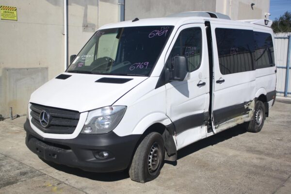 MERCEDES BENZ SPRINTER NCV3 10/2006-04/2018 LEFT FRONT HUB ASSEMBLY - Image 5