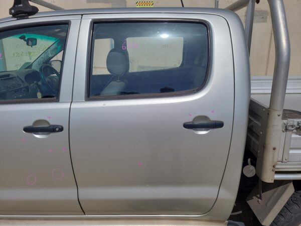 TOYOTA HILUX 03/2005-08/2015 LOWER LEFT FRONT DOOR HINGE/RUNNER - Image 9