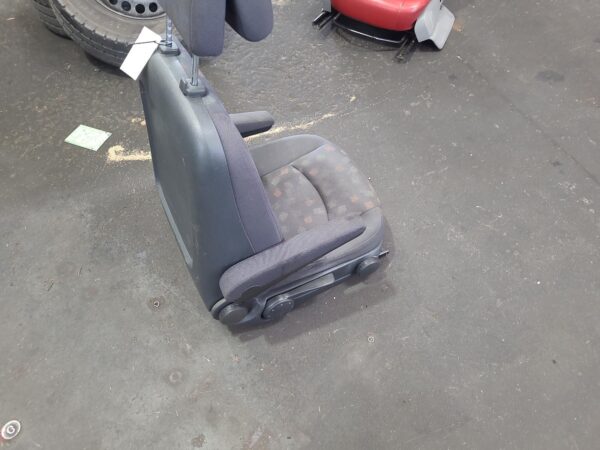 MERCEDES BENZ VITO 04/2004-02/2015 FRONT SEAT RIGHT CLOTH TWIN ARMREST TYPE - Image 5