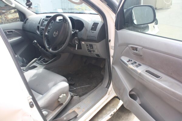 TOYOTA HILUX 03/2005-08/2015 RIGHT TRIM PANEL CUP HOLDER IN DASH - Image 10