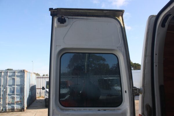 RENAULT MASTER 09/2011-ON LEFT BARN DOOR GLASS NON DIMISTER TYPE - Image 10