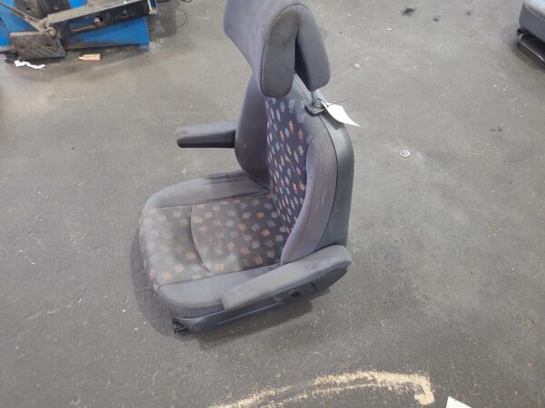 MERCEDES BENZ VITO 04/2004-02/2015 FRONT SEAT RIGHT CLOTH TWIN ARMREST TYPE - Image 3