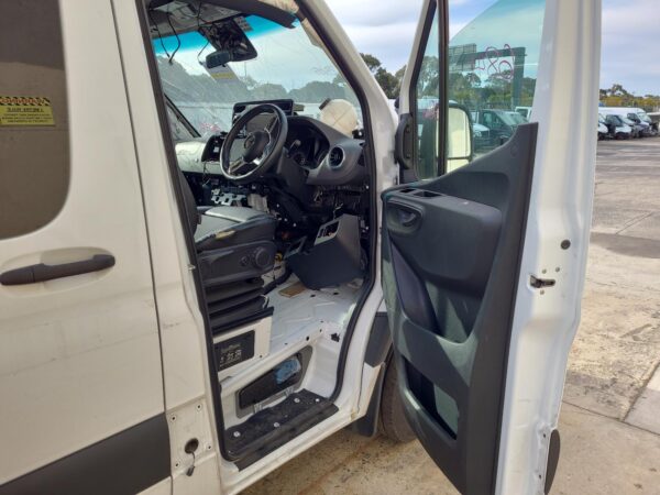 MERCEDES BENZ SPRINTER VS30 01/2022-ON INTERCOOLER 2.0 DIESEL RWD - Image 10